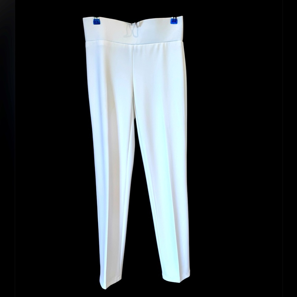 Frank Lyman Stretch White Straight Leg Pants